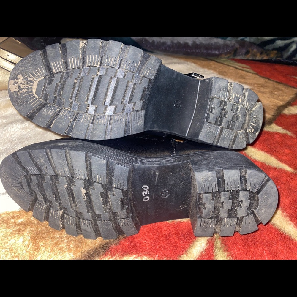 “Not rated” size 10 boots
